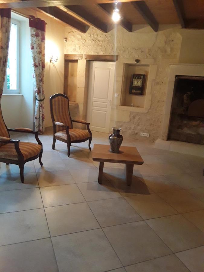 Chambre D'Hotes Cote Jardin Soulignonne Екстериор снимка